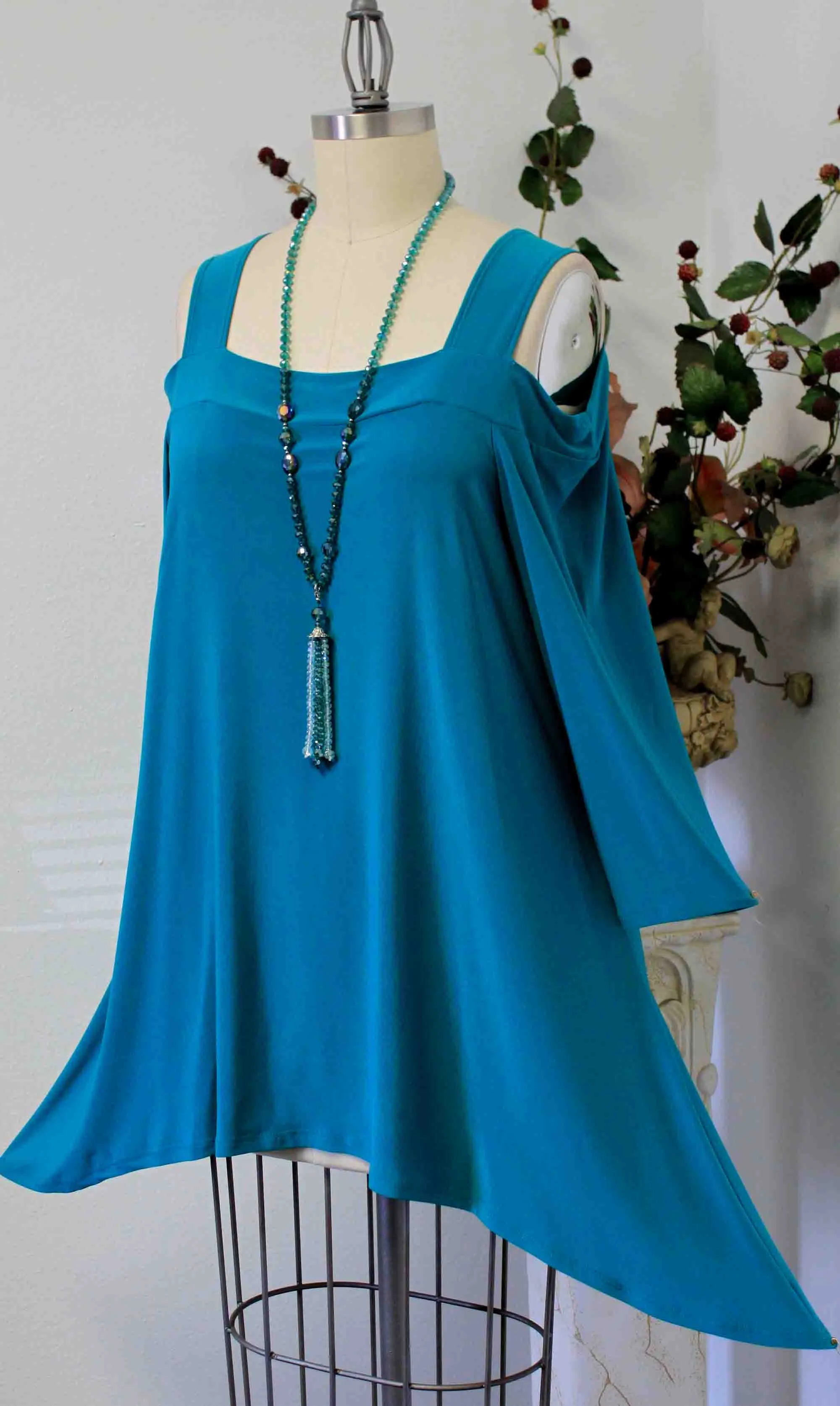 Classic Cold shoulder Plus size Tunic top with cut out details to the shoulders. S to 3XL