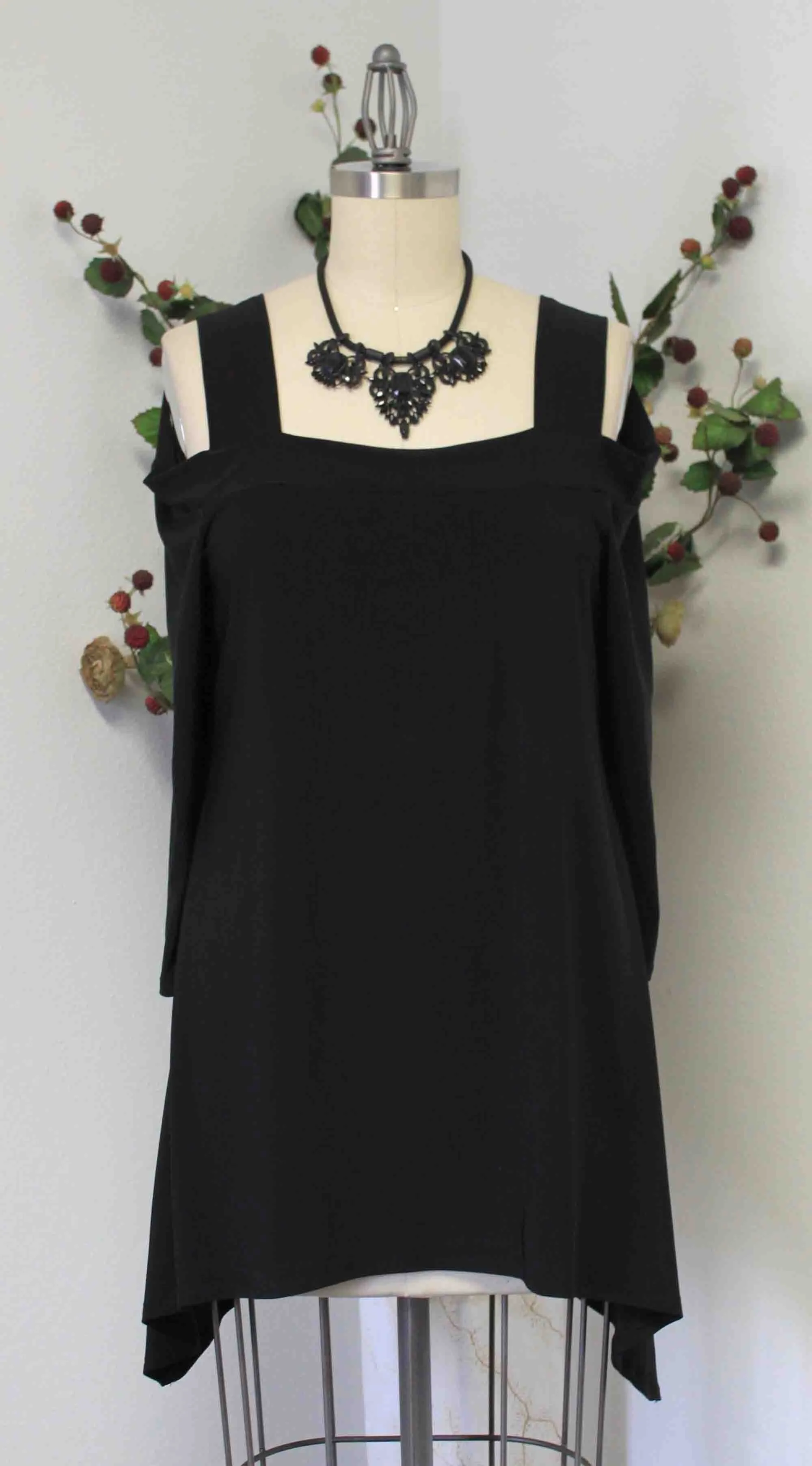 Classic Cold shoulder Plus size Tunic top with cut out details to the shoulders. S to 3XL