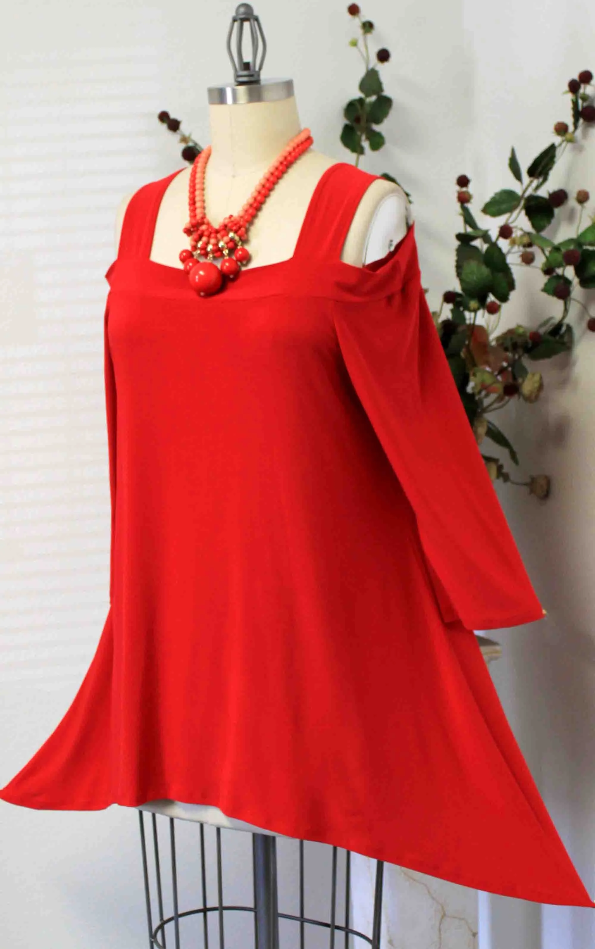 Classic Cold shoulder Plus size Tunic top with cut out details to the shoulders. S to 3XL