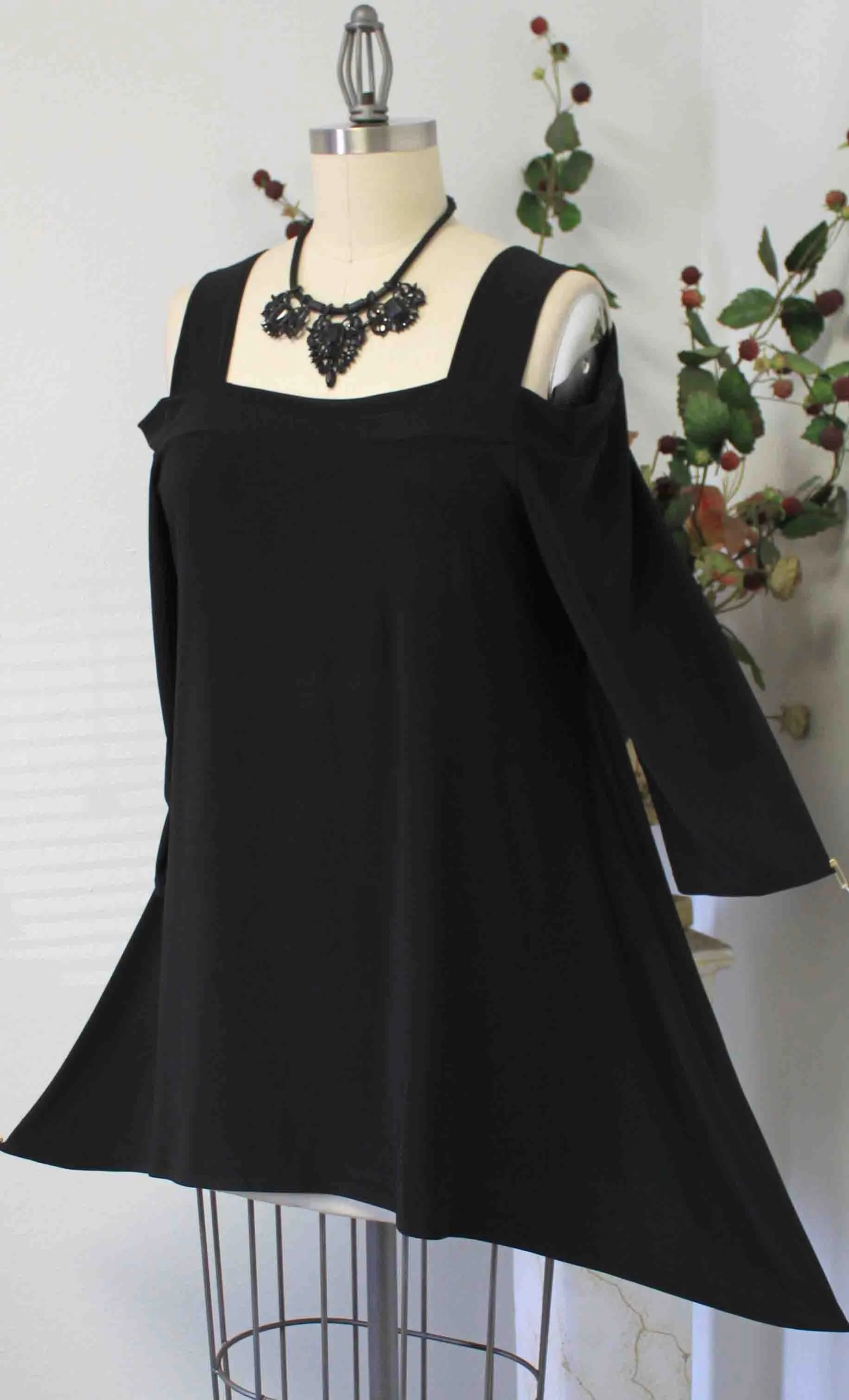 Classic Cold shoulder Plus size Tunic top with cut out details to the shoulders. S to 3XL