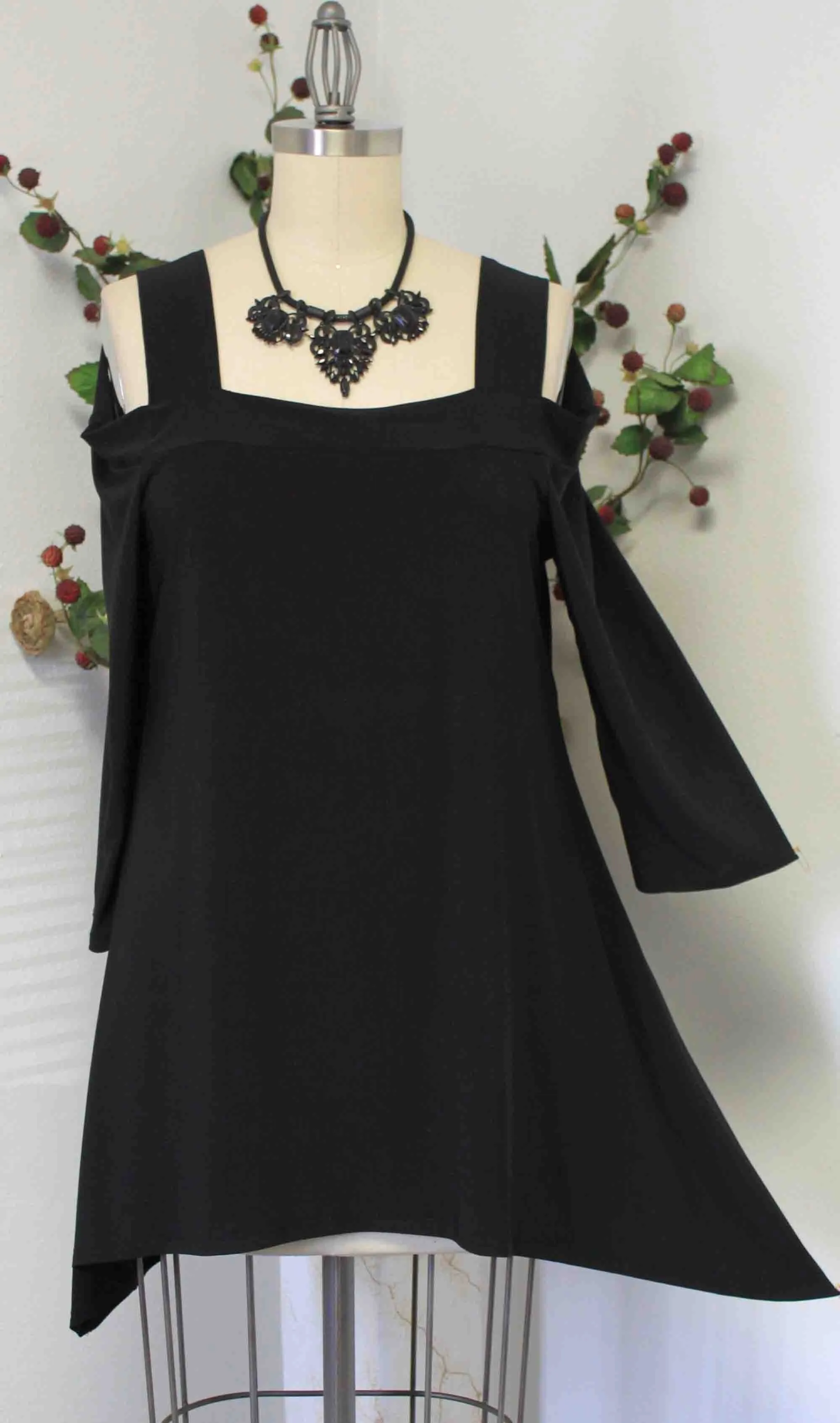 Classic Cold shoulder Plus size Tunic top with cut out details to the shoulders. S to 3XL