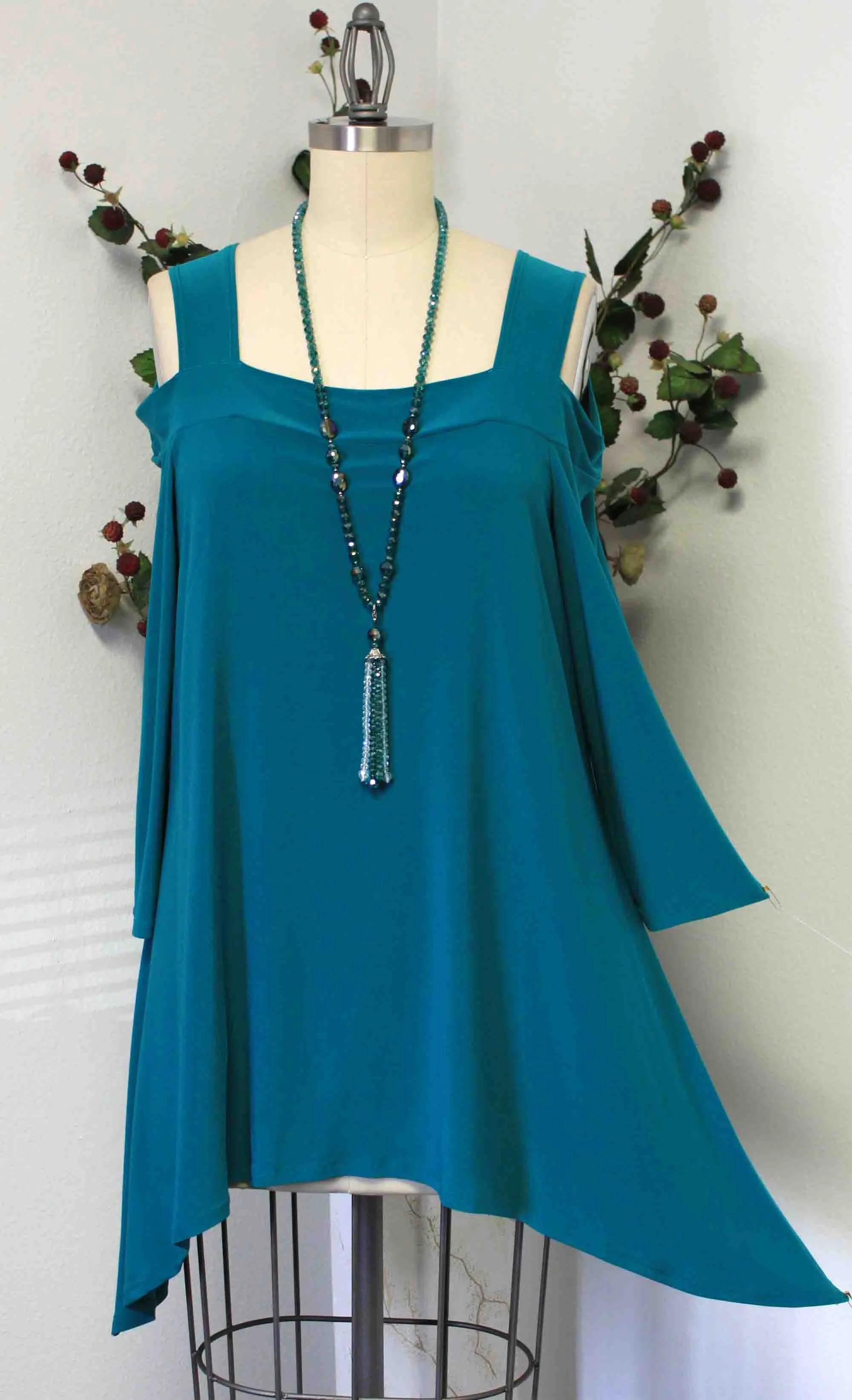 Classic Cold shoulder Plus size Tunic top with cut out details to the shoulders. S to 3XL