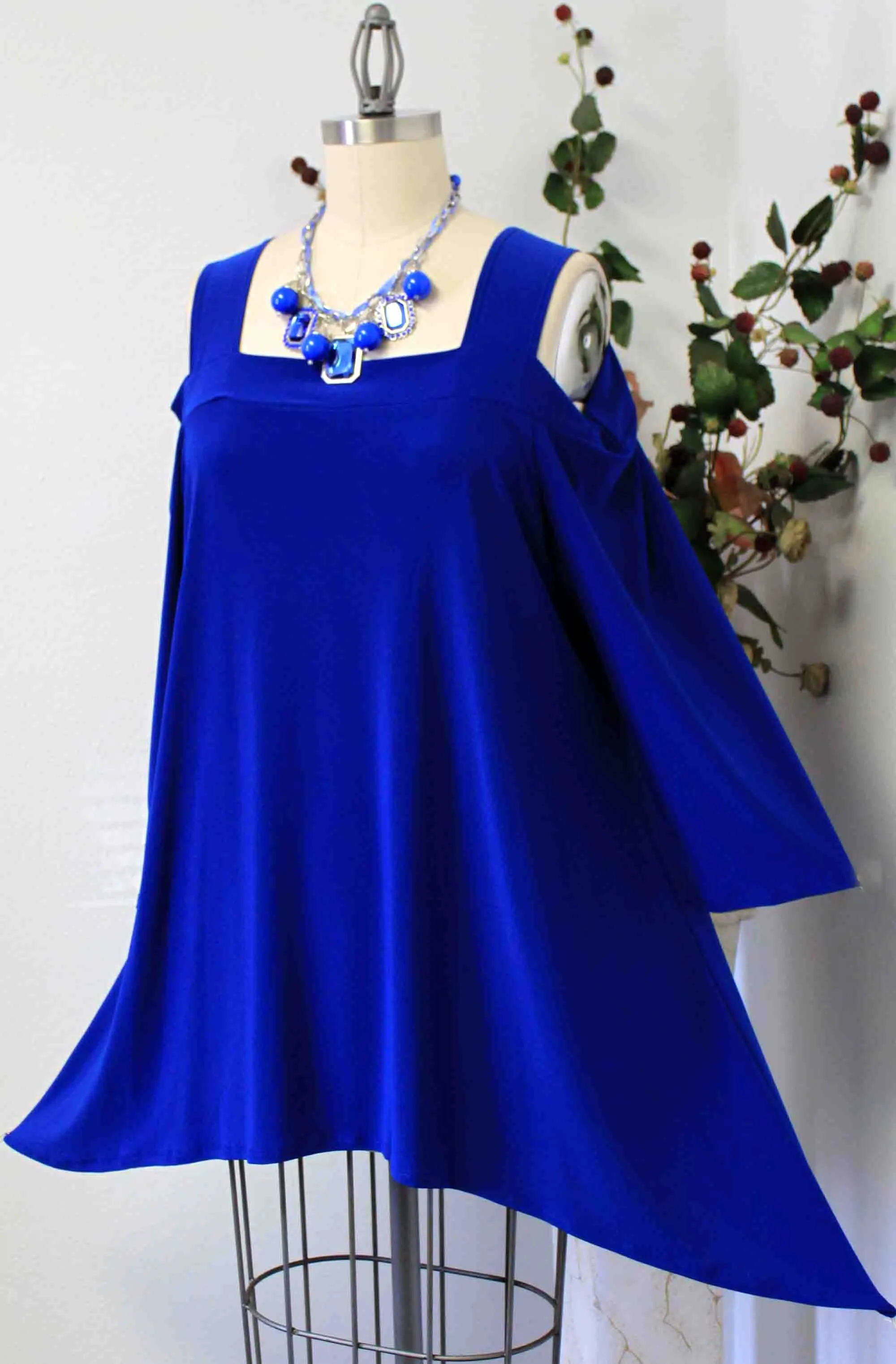 Classic Cold shoulder Plus size Tunic top with cut out details to the shoulders. S to 3XL