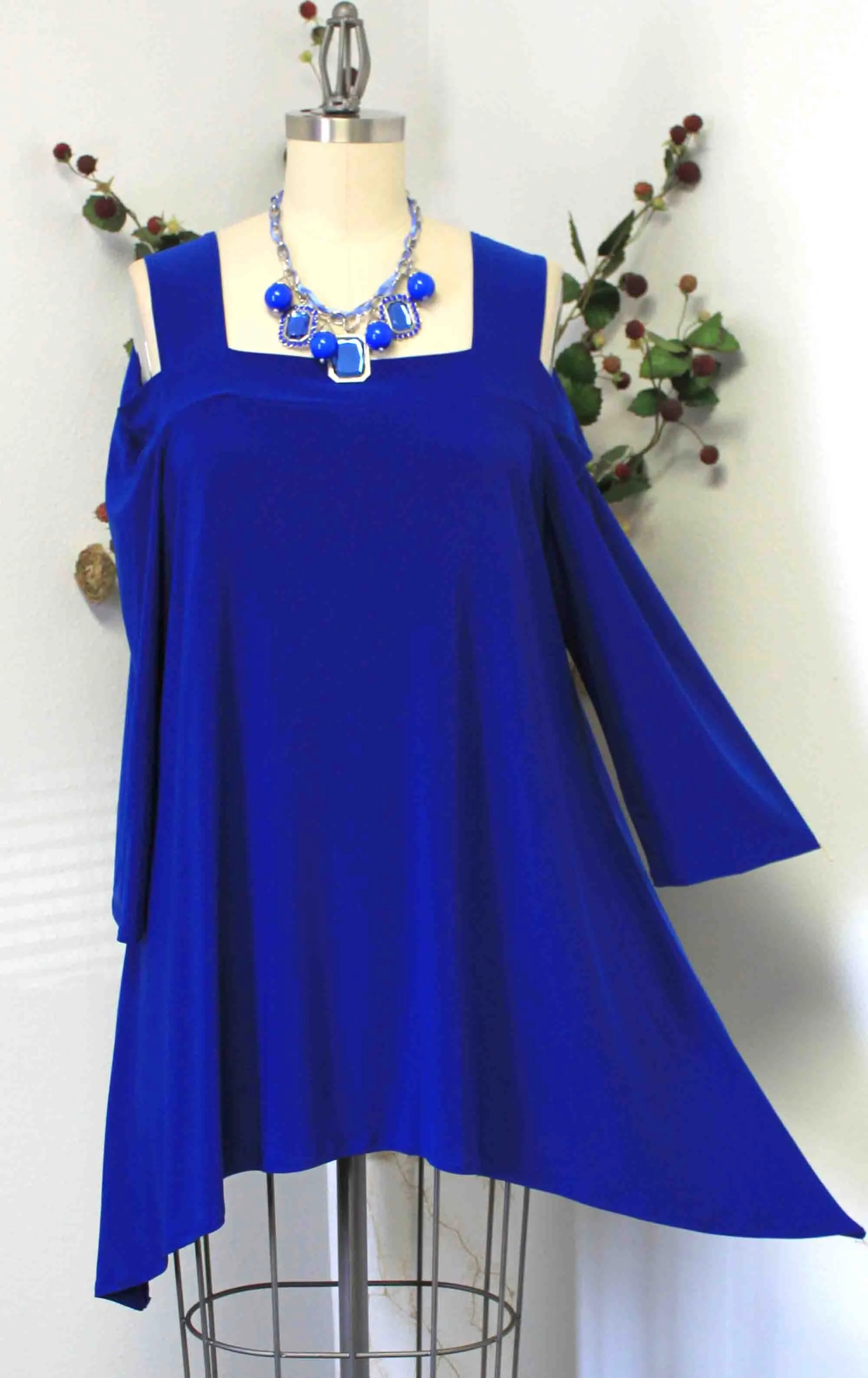 Classic Cold shoulder Plus size Tunic top with cut out details to the shoulders. S to 3XL