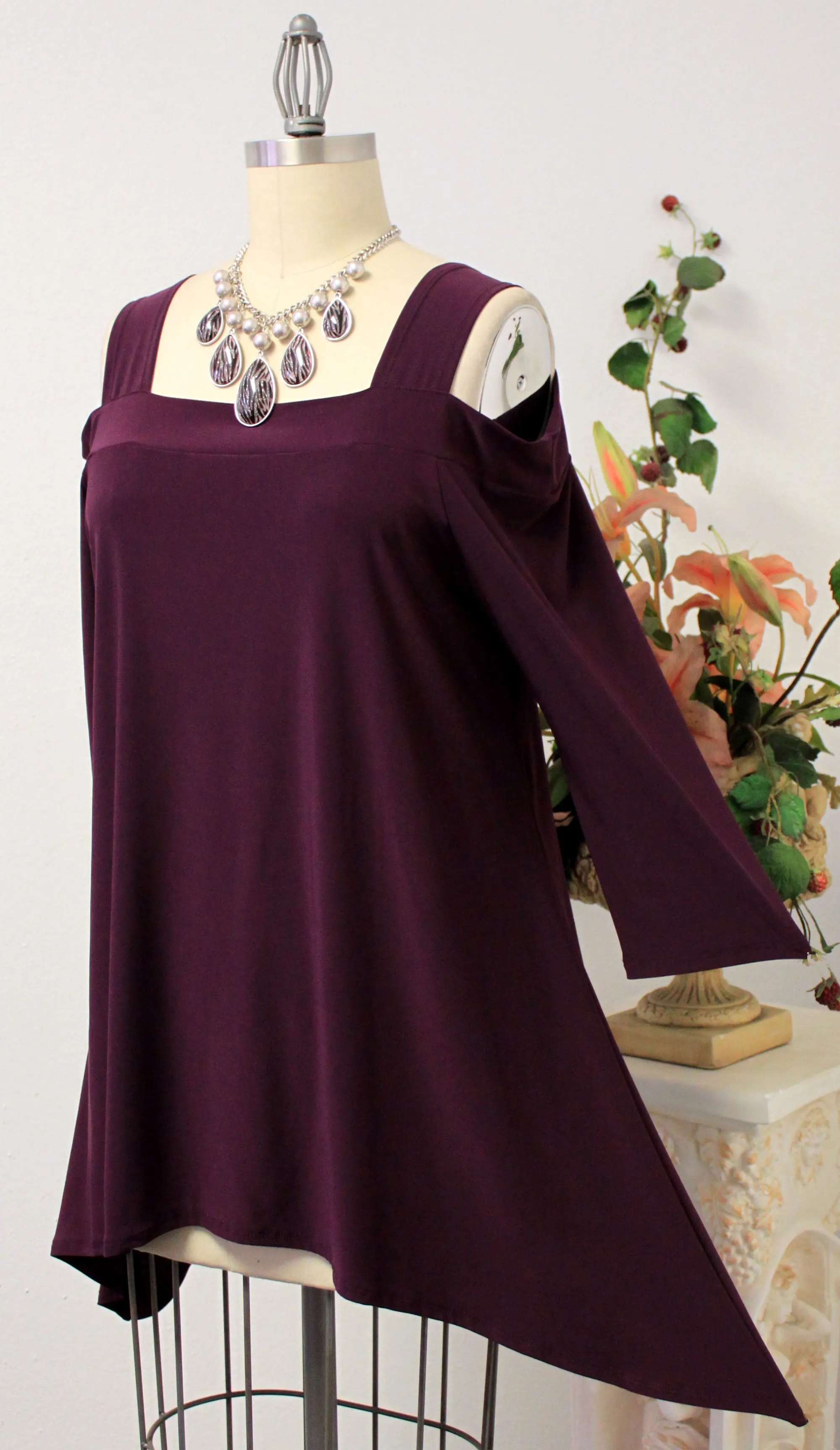 Classic Cold shoulder Plus size Tunic top with cut out details to the shoulders. S to 3XL
