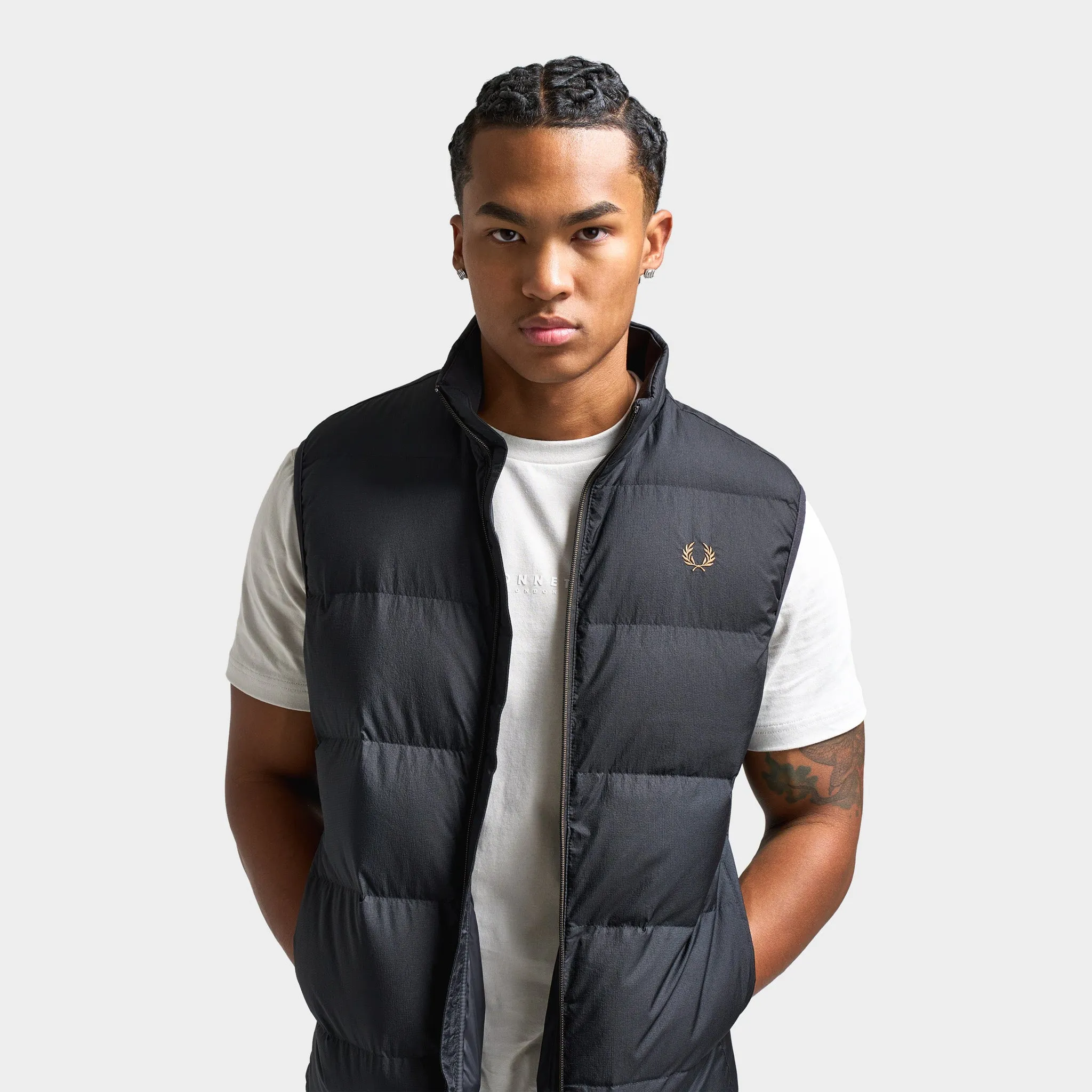 FRED PERRY INSULATED GILET / BLACK