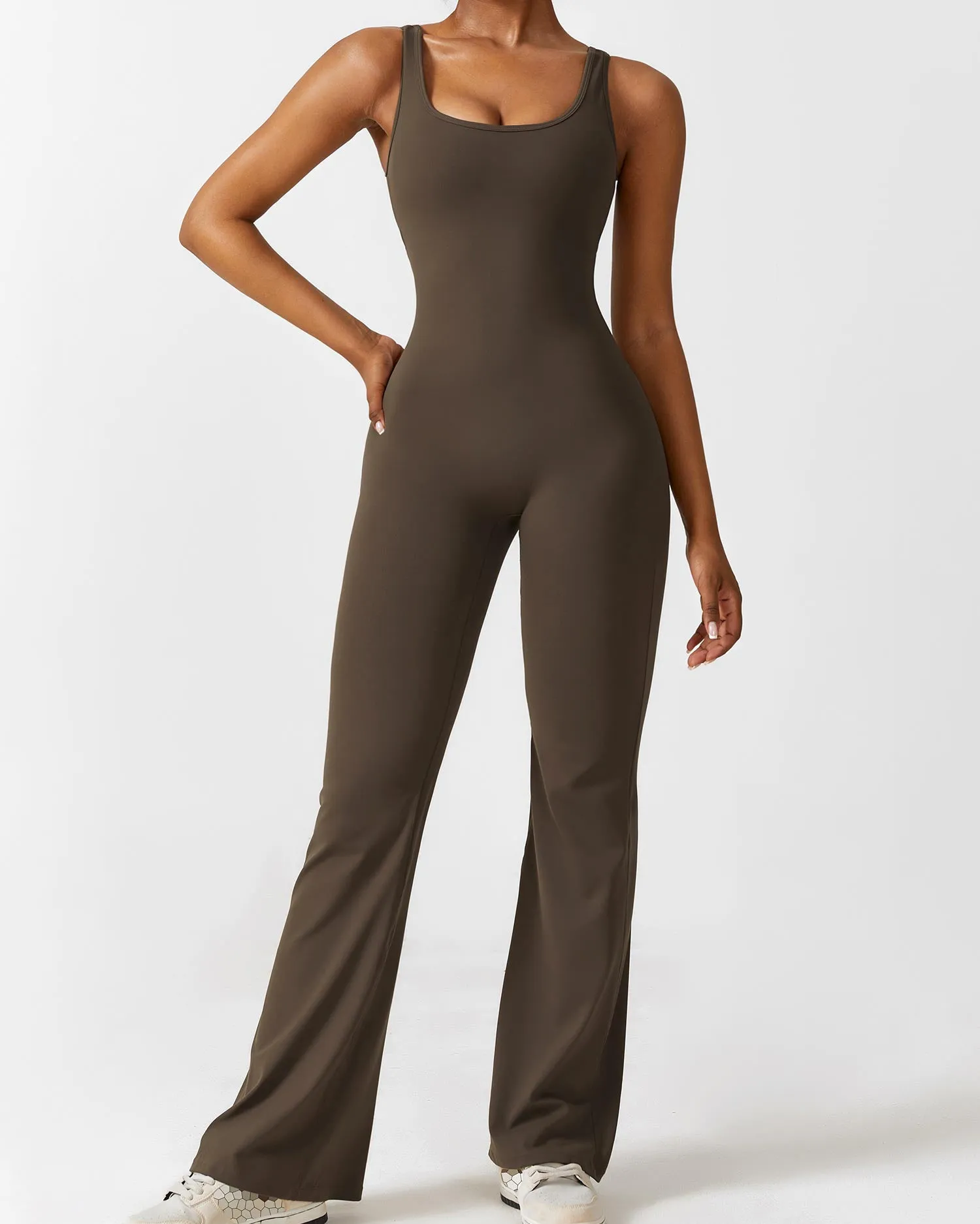 V-Rücken Flared Jumpsuit