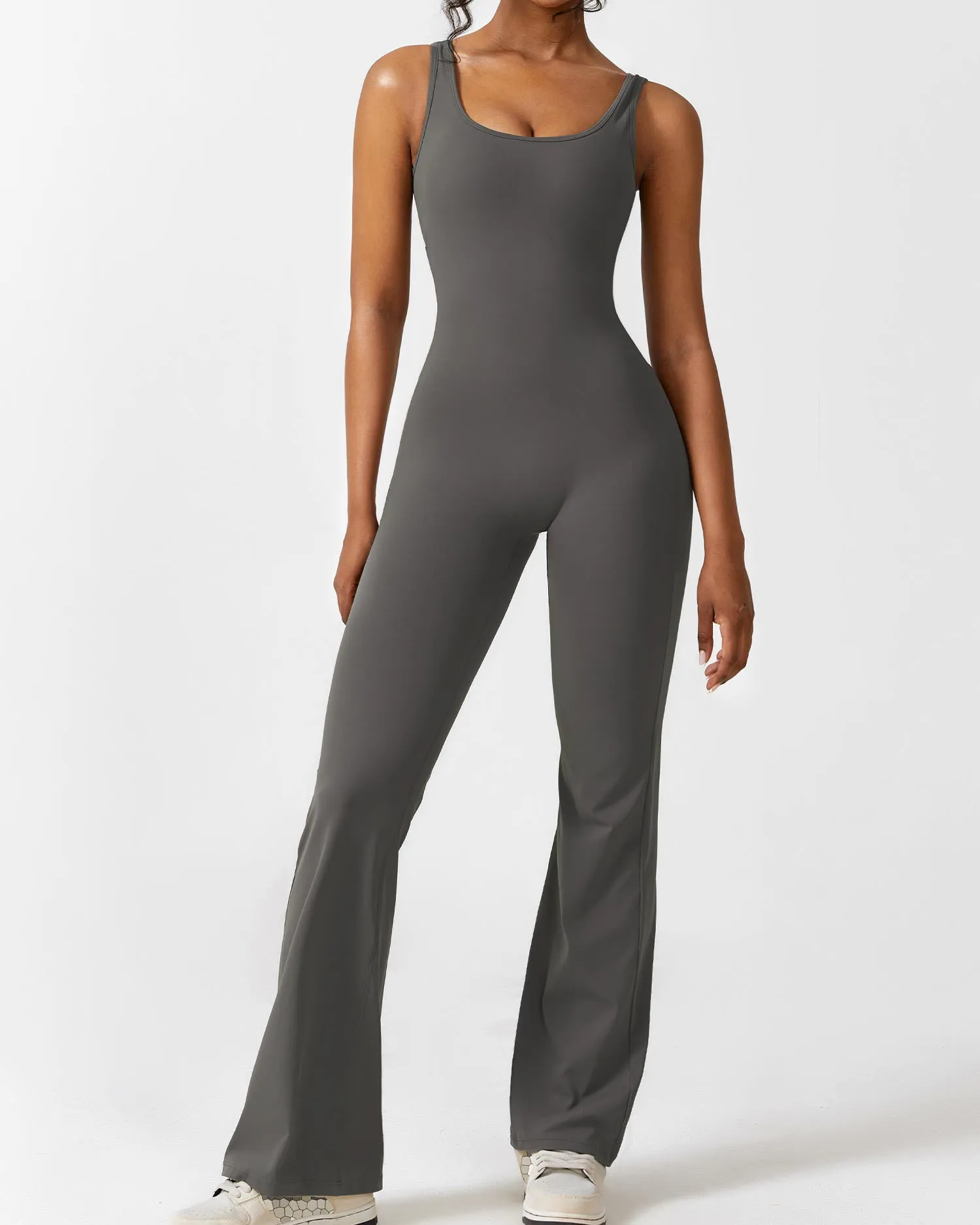 V-Rücken Flared Jumpsuit